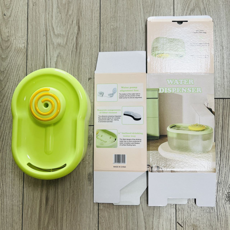 Dispenzer za vodu za mačke, odvojivi dizajn, model Yh-002, kod 001, izdanje 2025, težina 440 g