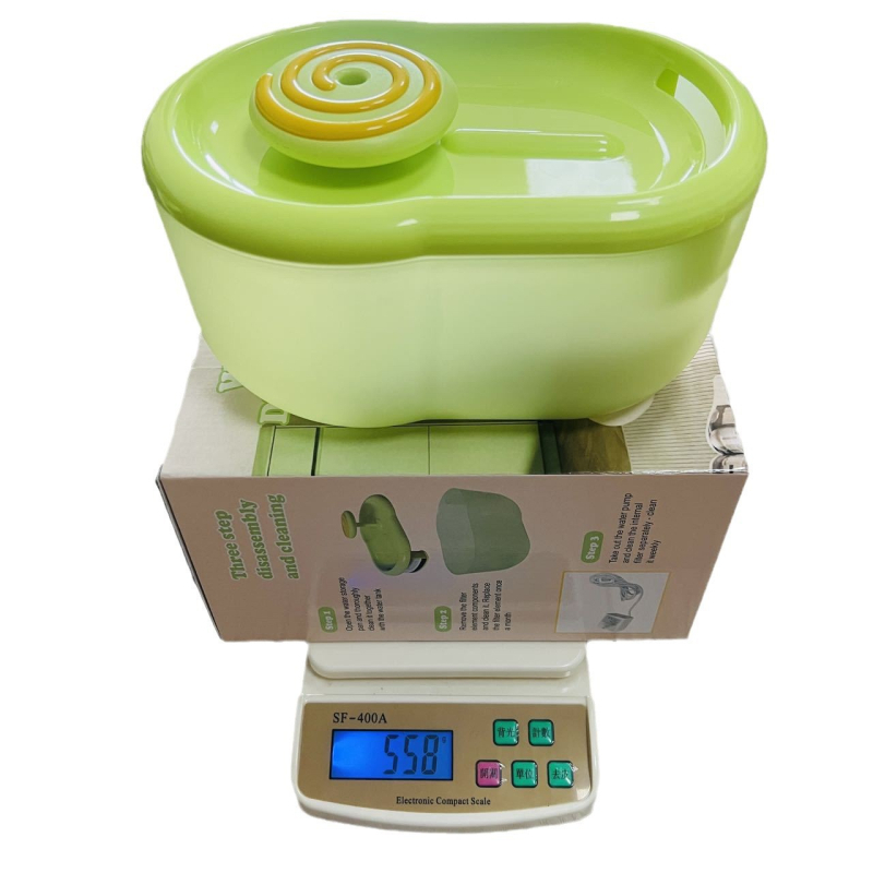 Dispenzer za vodu za mačke, odvojivi dizajn, model Yh-002, kod 001, izdanje 2025, težina 440 g