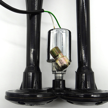 Αυτοκινητικό σφυρί αερίου με διπλό σωλήνα, διπλό τόνο, 24V, 72W, 105–125 dB, απόκριση συχνοτήτων: υψηλά 525±30 Hz, χαμηλά 420±25 Hz