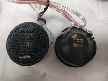 HT25 woofer auto – 4 Ω, nivel de sunet 91 dB, sensibilitate 92 dB