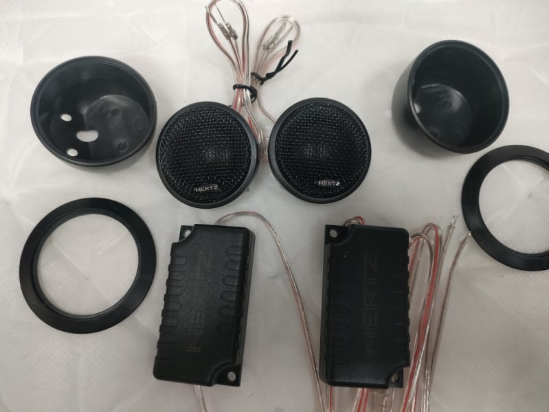 HT25 woofer auto – 4 Ω, nivel de sunet 91 dB, sensibilitate 92 dB