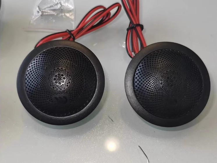 Autó Hangmagasító Magas Hangszóró (Átmérő 1,5 in; Teljesítmény 30W; Impedancia 4Ω; Frekvenciatartomány 1000–25000 Hz; Selyemfilmes diafragma)