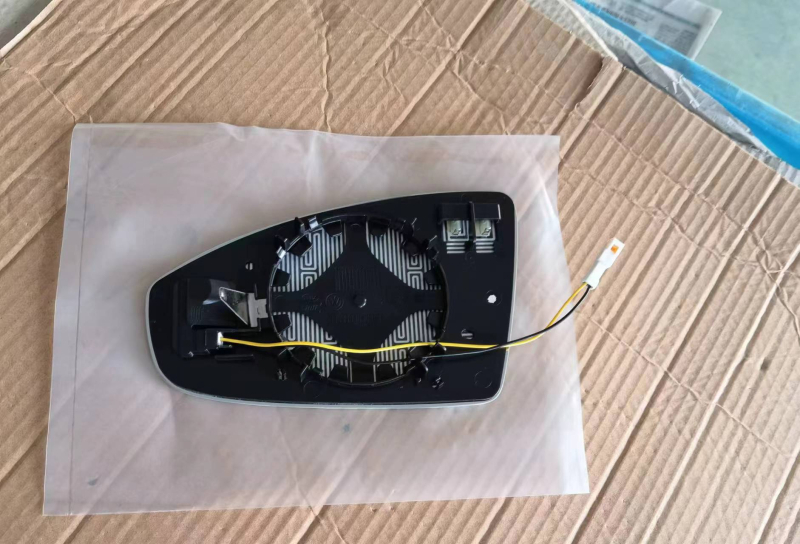 Oglindă retrovizoare cu lentilă auxiliară pentru unghi mort Sagitar și Lavida, sferică, 12V, husă ABS