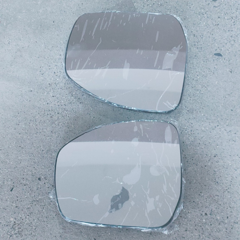 Lentilă oglindă retrovizoare încălzită, compatibilă cu 14 modele Range Rover, stânga LR045152 / dreapta LR045153, marca RQI