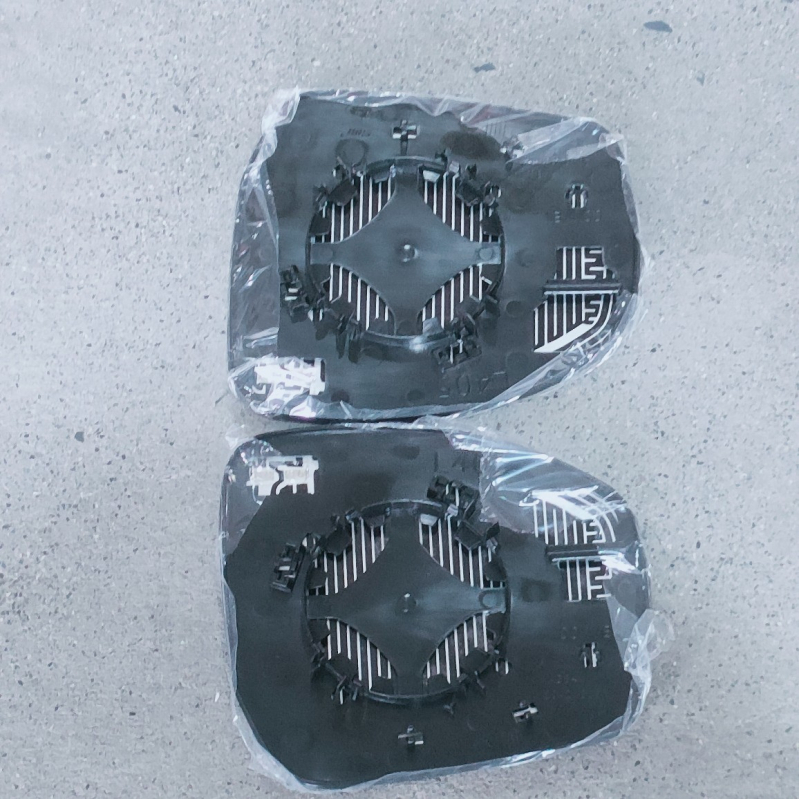 Lentilă oglindă retrovizoare încălzită, compatibilă cu 14 modele Range Rover, stânga LR045152 / dreapta LR045153, marca RQI