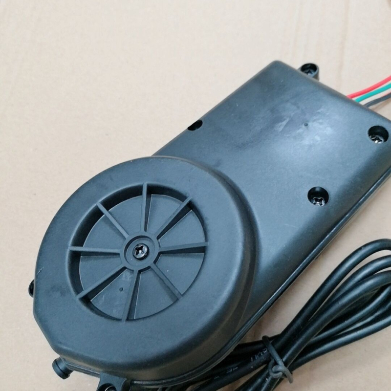 686A Automatska teleskopna antena za automobil s električnim podizanjem za prijem radijskog signala