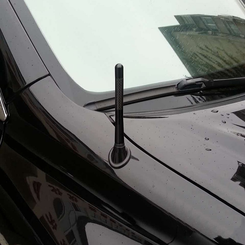 MS antena automobila od karbonskih vlakana, navojna montaža, kompatibilna s većinom modela, laserski graviran logo