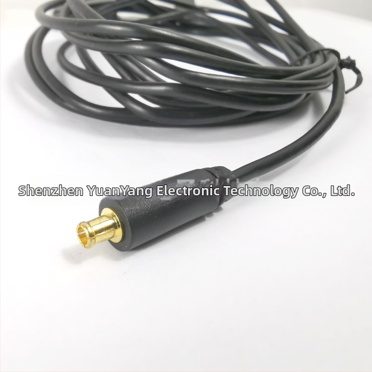 Automobiļu DAB/FM/AM digitālā radio antena — Frekvenču diapazons: 174–240 / 1452–1492 MHz; Ieguvums: 15 dB ±3 dB; L‑Band ieguvums: 18 dB ±3 dB; Izvades pretestība: 50 Ω; SWR ≤ 2