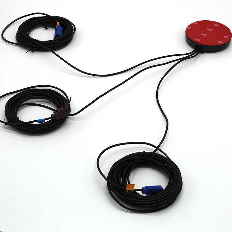 Autóba szerelt 3‑in‑1 GSM/FM/GPS antenna – Nyereség 8–15 dBi; Frekvenciatartomány 1800; Impedancia 75 Ω; SWR ≤ 2.0