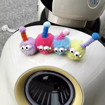 Ornament auto 3D din pluș cu monstru drăguț – stil cartoon, talisman norocos