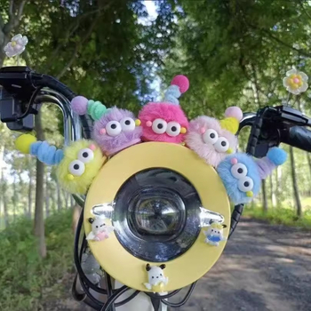 Ornament auto 3D din pluș cu monstru drăguț – stil cartoon, talisman norocos