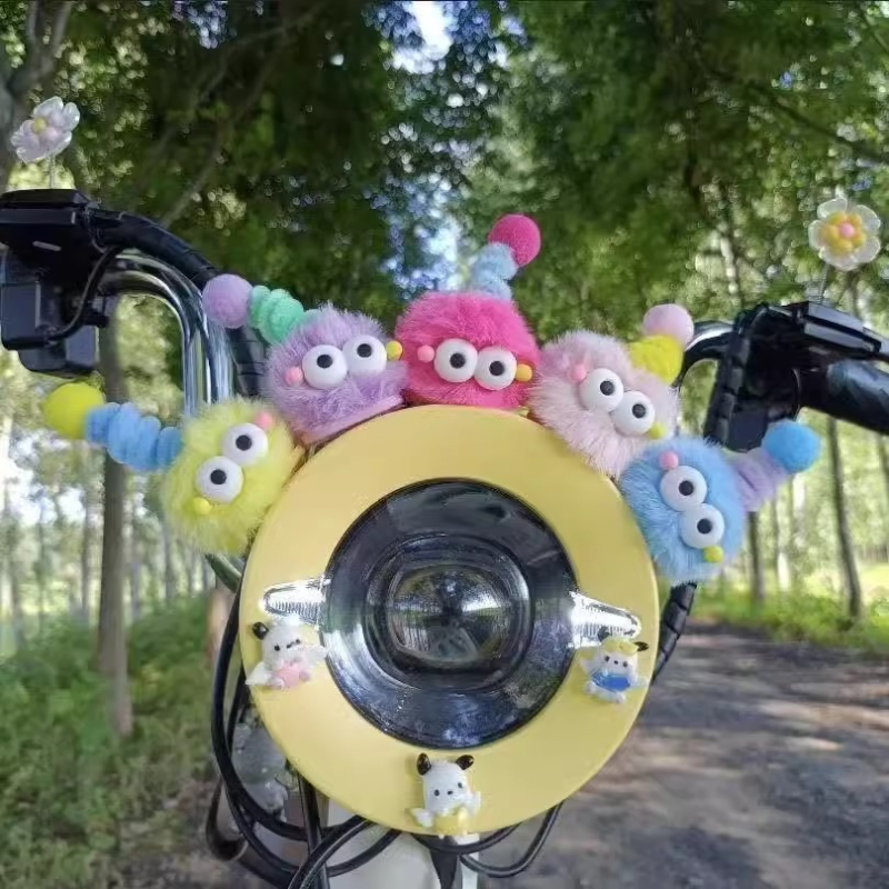 Ornament auto 3D din pluș cu monstru drăguț – stil cartoon, talisman norocos