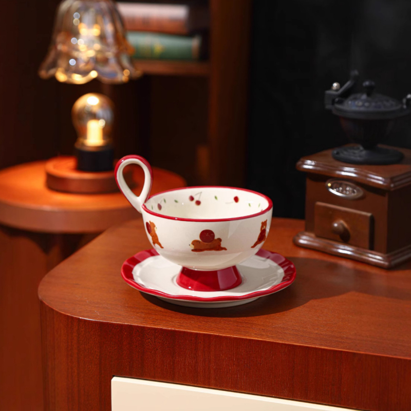 Ceașcă de cafea cu farfurioară, model cu flori, stil creativ, 0,7 kg, ambalaj într-o cutie de carton