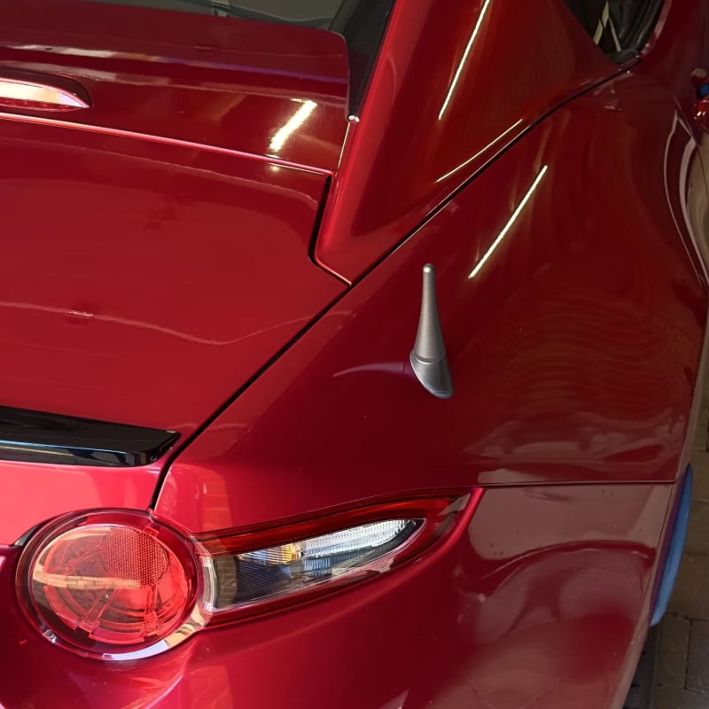 Aluminijska antena za zamjenu za Mazda MX-5 i Miata — navojno ugradnja (Tip: automobilna radio antena; Ugradnja: navoj; Primjenjivi modeli: univerzalni; Životni vijek: 100000)