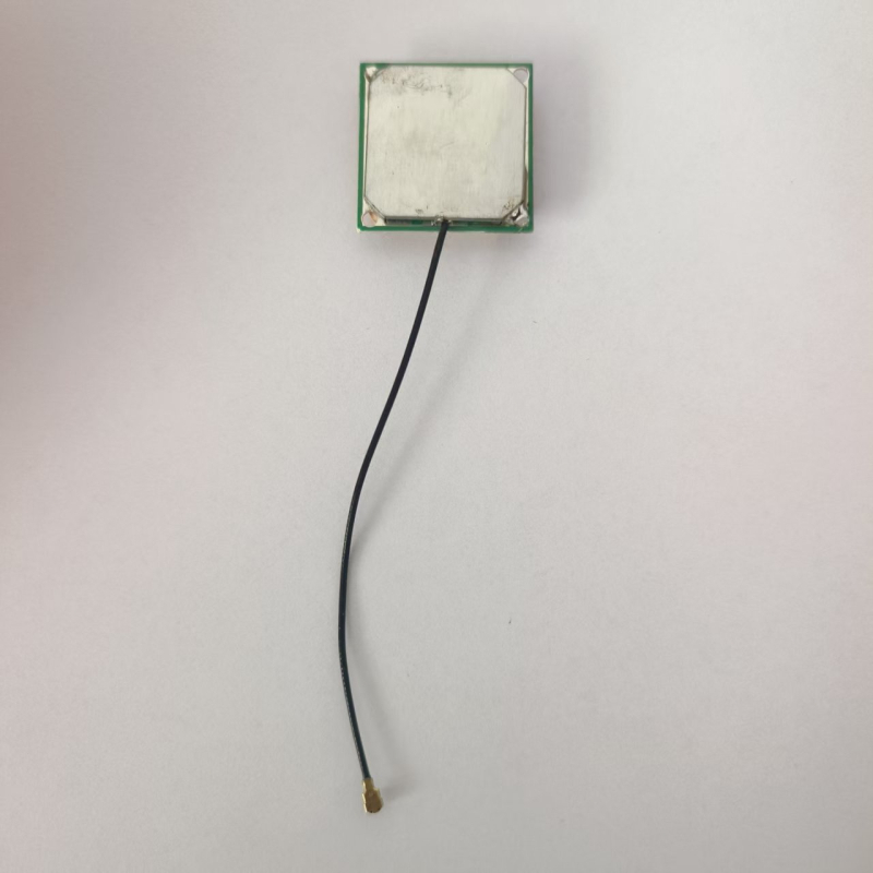Automobilska GNSS antena s aktivnom keramikom dizajnom, GPS+BeiDou+GLONASS, duljina kabela 3m/5m/10m