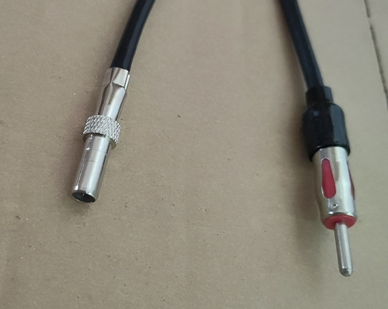 AM/FM automobilska antena za radio, bakreno jezgro, plug-in instalacija, kompatibilno s Chevrolet i Chrysler, 10 godina vijeka trajanja.