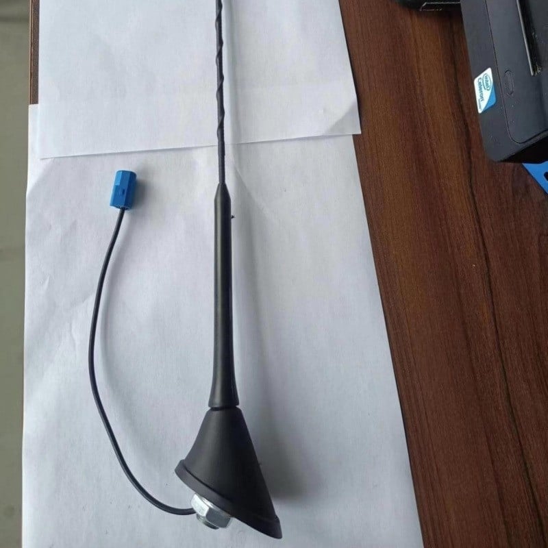 Auto radio antena - aktivna, vijčana montaža, FM/AM, univerzalna kompatibilnost