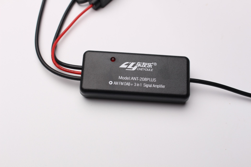 Auto antena za radio ANT-208PLUS, univerzalna kompatibilnost, plug-in instalacija, 12V, raspon 0-500 MHz, DAB-SMB konektor