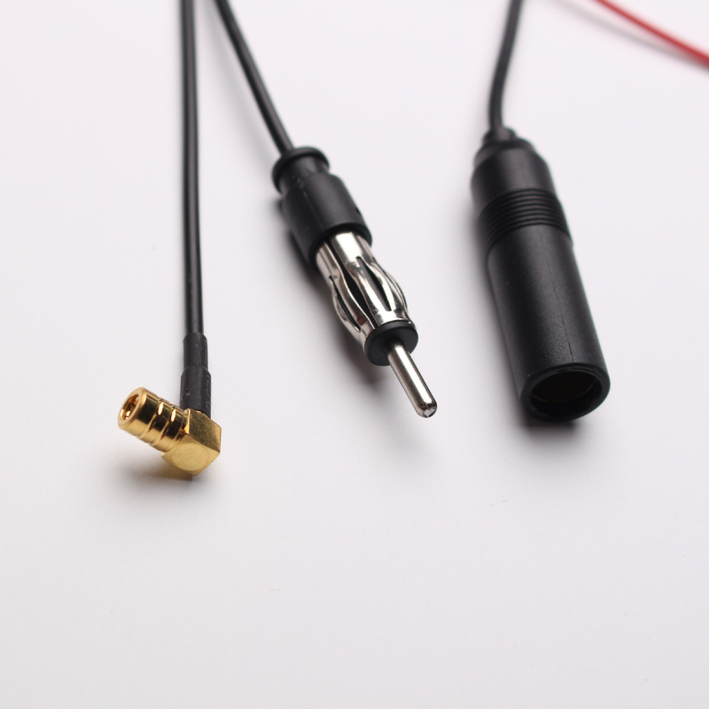 Auto antena za radio ANT-208PLUS, univerzalna kompatibilnost, plug-in instalacija, 12V, raspon 0-500 MHz, DAB-SMB konektor