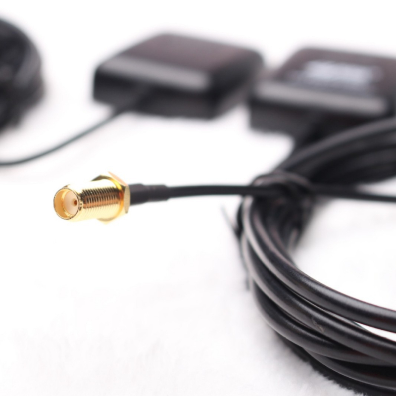 GPS automobilių antenos signalo stiprintuvas ANT-1573, lipniai montuojamas (magnetas ir dvipusė lipni juosta), 5V įtampa, 0,03 A srovė, suderinamas su visais modeliais