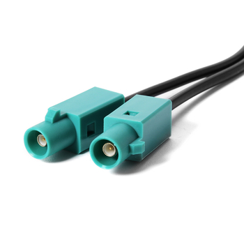 Volkswagenhez való autórádió antenna adapter, FAKRA–FAKRA női csatlakozó, dugaszolható típus, 12V, rézmag