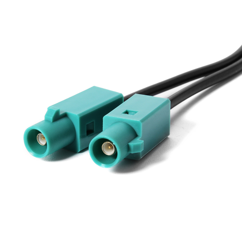 Volkswagenhez való autórádió antenna adapter, FAKRA–FAKRA női csatlakozó, dugaszolható típus, 12V, rézmag