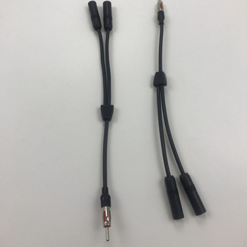 Adapter antene za auto: 1 na 2 razdjelnik, univerzalna kompatibilnost, plug-in montaža, 12V napajanje