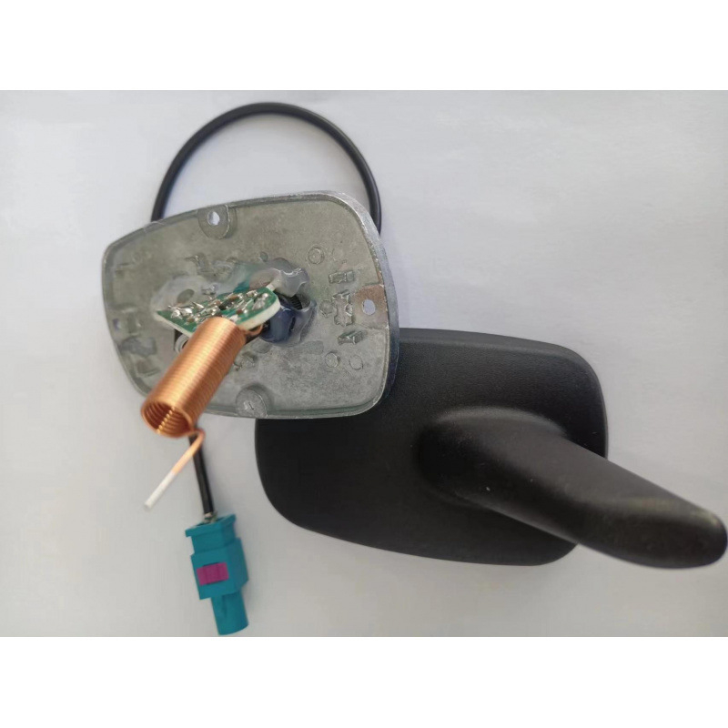 Universális autórádió antenna, felszívó tetőre szerelhető, FM/AM jel erősítés