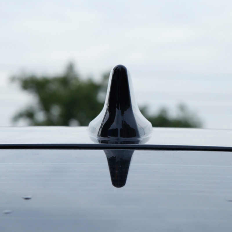Weiyao univerzálna dekoratívna anténa na strechu s tvarom žraločej plutvy, závitové uchytenie, 12V