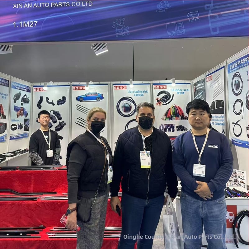 Automobilski brtveni trak – gumeni brtveni trak za poklop motora, model 68070493AA, kompatibilan s Dodge Durango i Grand Cherokee