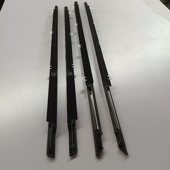 Autóipari tömítő a Honda Accord ablak külső díszlécéhez (08-13), gumi, vastagság 2, illeszkedik a külső üveg rögzítőeleméhez, Zi Feng