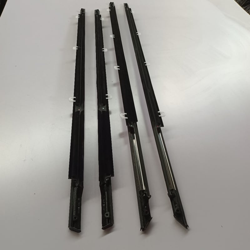 Autóipari tömítő a Honda Accord ablak külső díszlécéhez (08-13), gumi, vastagság 2, illeszkedik a külső üveg rögzítőeleméhez, Zi Feng