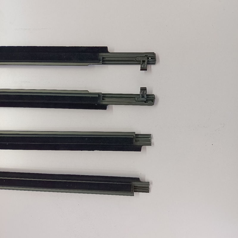 Brtveni trak za vanjsku rubu stakla Toyota RAV4 2009–2013