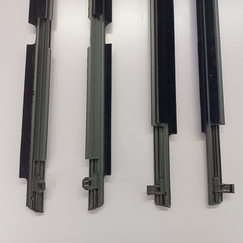 Brtveni trak za vanjsku rubu stakla Toyota RAV4 2009–2013
