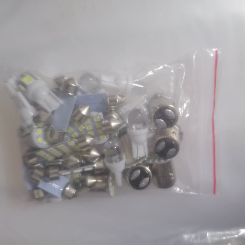 Automobilski LED set 42 komada, T10, 8SMD 5050 LED, 12V, univerzalna kompatibilnost 1156/1157