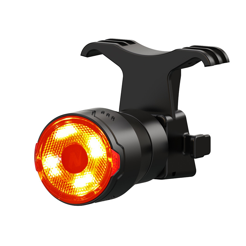 Zadnja svjetiljka za bicikl NATFIRE s inteligentnim senzorom kočnice, baterija 800Ah, USB-C punjenje, brzo otpuštanje, za off-road i noćnu vožnju
