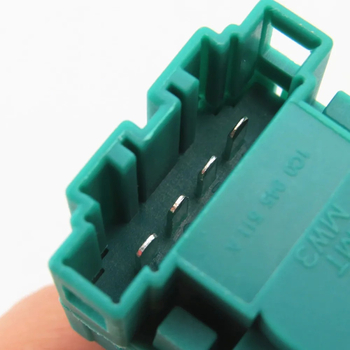 Bremzes gaismas slēdzis Audi/VW (1C0945511A, 1J0945511A) – zīmols Yunnuo, pielāgošana pieejama.