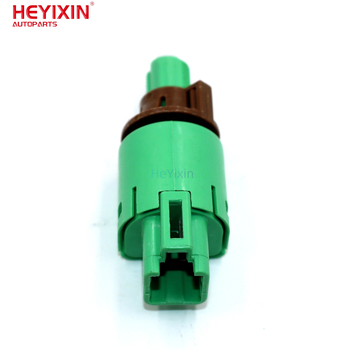 Féklámpa kapcsoló Toyota Camry, RAV4 és Land Cruiser Prado számára - Modell 84340-69075, Márka Heyixin