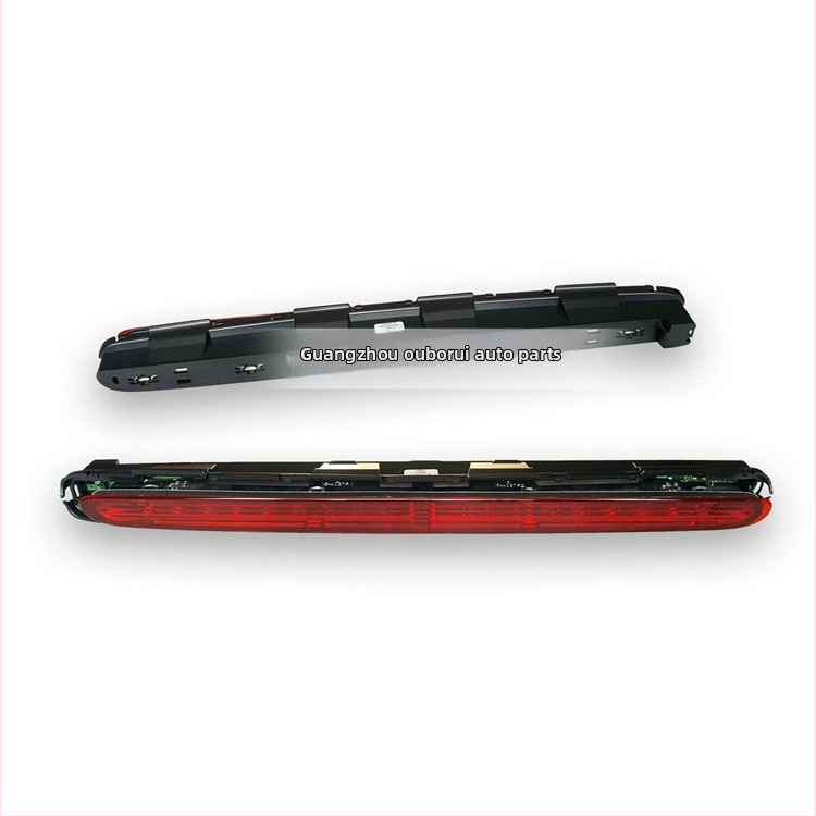 OBR Vysoké brzdové svetlo pre Mercedes-Benz W211 (E200, E240, E260, E280, E300, E350) – Diel čísla 2118201556, 2118201456