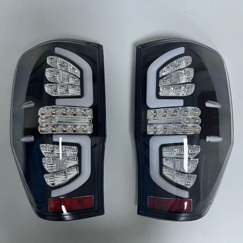 LED stražnja svjetla Ford Ranger 2015-2019 s funkcijom kočnice i svjetla za vožnju unatrag (LED izvor, 12V, 1A, 12W, 6000 lm)
