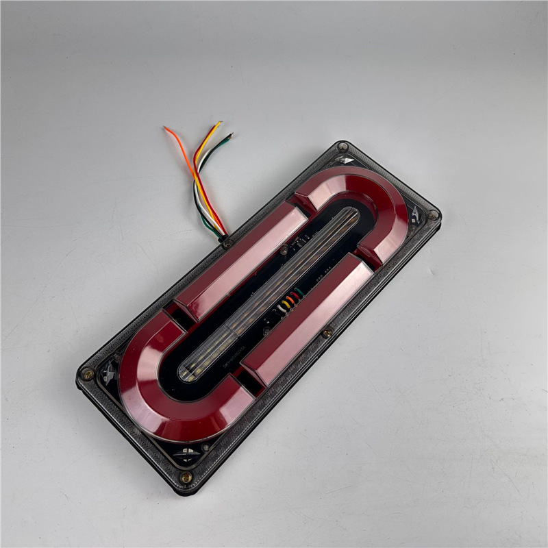 LED stražnje svjetlo za kamion – 24V, 300 lm, 2800K