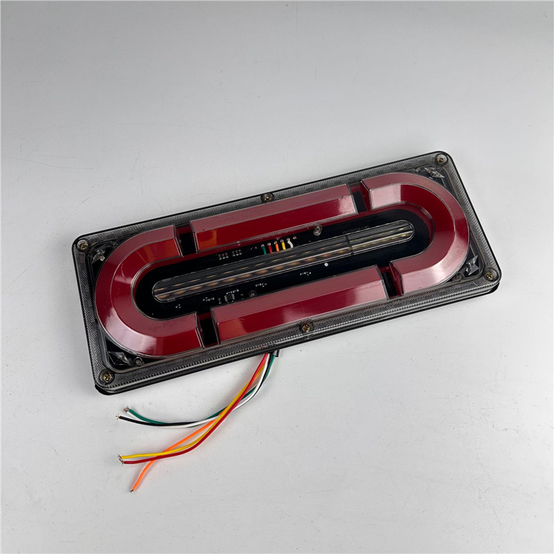 LED stražnje svjetlo za kamion – 24V, 300 lm, 2800K