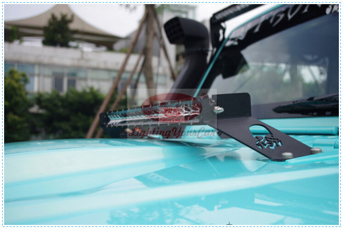 Jeep Wrangler JK motorháztető-tartó - LED fénycsík, 100W, 24V, 6000 lm, mangánacél, modell JK-007