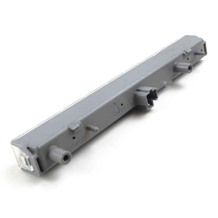 TOYOTA Camry, Avalon, Corolla, RAV4 és Highlander felső fényvédő burkolat – átlátszó lámpabura, 12V, 5W, 5000 lm (Modell 81006 81570)