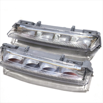 Mercedes-Benz B-Class W246 LED nappali menetfény 12,8V 11W ABS Modell 2049069100/2049069200