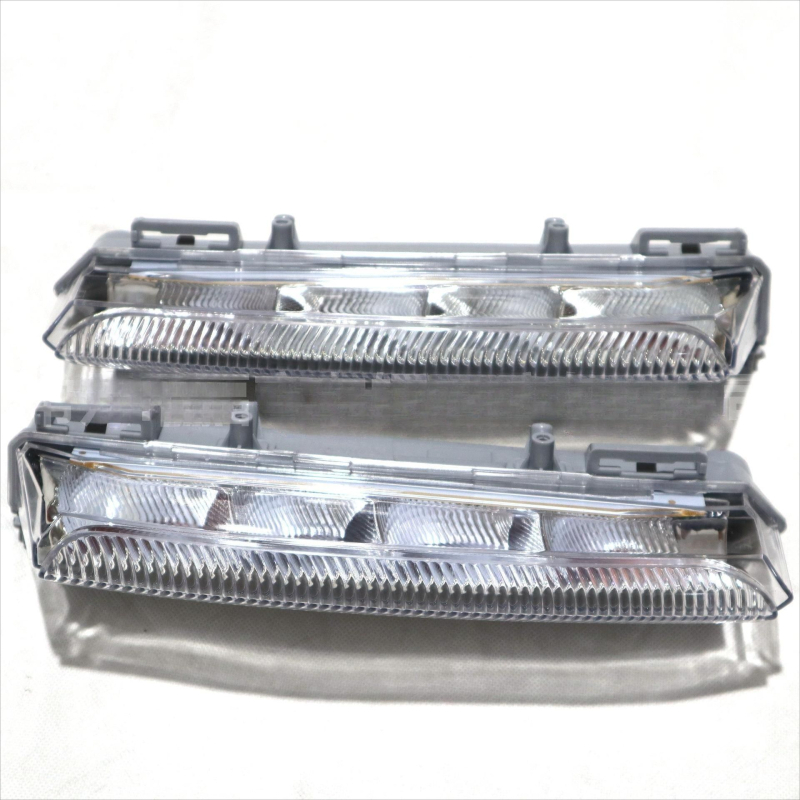 Mercedes-Benz B-Class W246 LED nappali menetfény 12,8V 11W ABS Modell 2049069100/2049069200