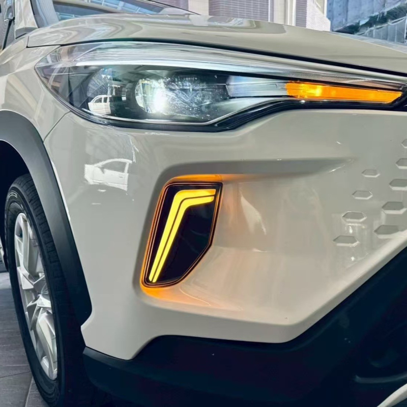 LED dnevna svjetla i pokazivači smjera za Toyota Corolla Cross 2021