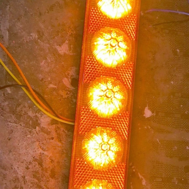Duga LED traka za signalizaciju, 12–24V, za kamione, s načinom blinkanja ili stalnog osvjetljenja, izuzetno svijetla