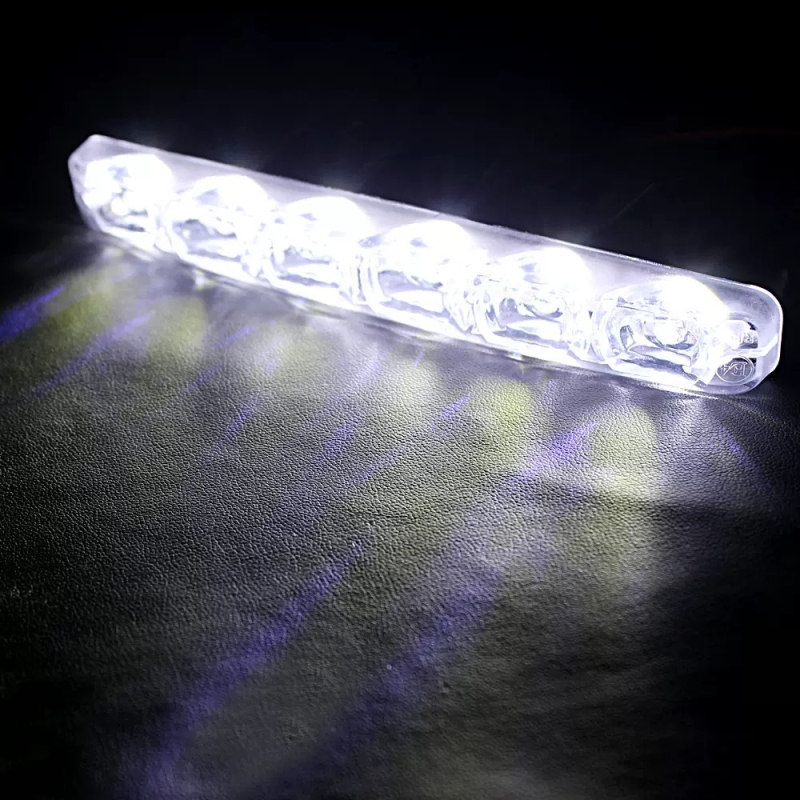Automobilska LED dnevna svjetla, 6 LED, dvobojni tekući efekt osvjetljenja i pokazivač smjera