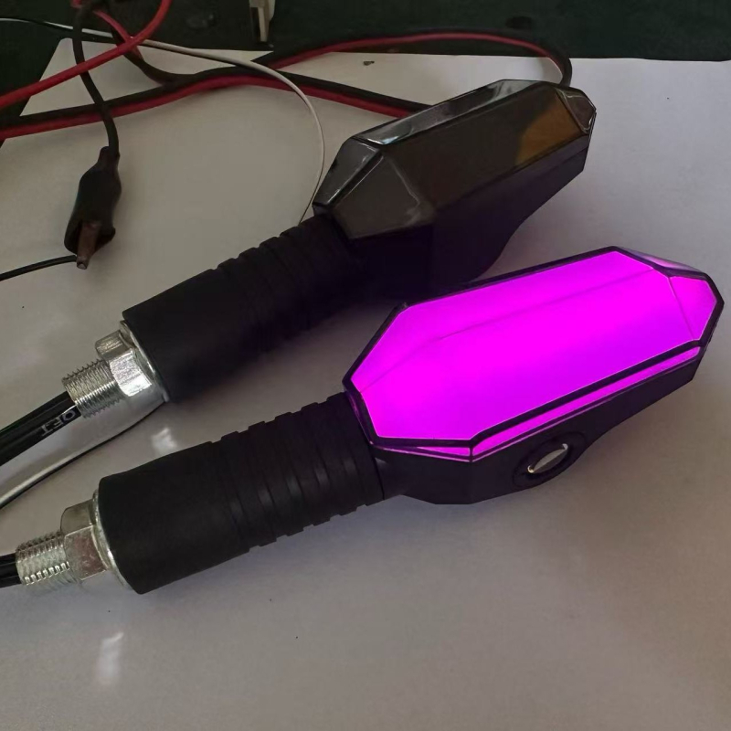 12V LED signala lampica za motocikle i električna vozila – visoka svjetlost, efekt tekuće vode